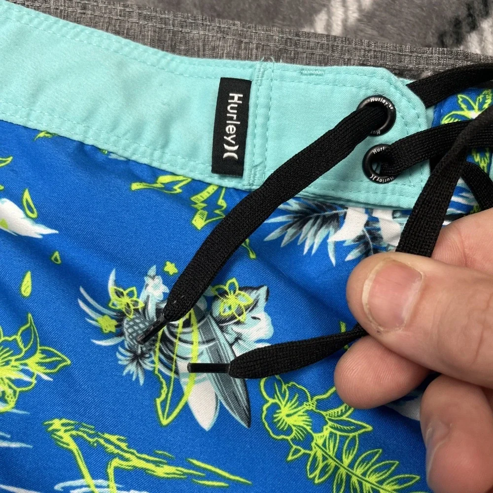 Hurley Boys Size 20/30 Neptune Blue Doodle Island Skulls Print Surf Board Shorts